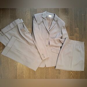 AXL Classic Women's Suit Jacket, Pants & Skirt. 3-Piece Suit Set in Gray -Size 4